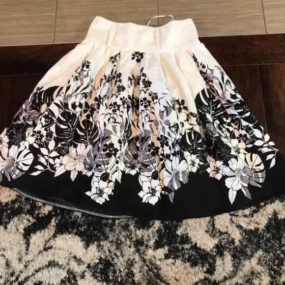 Coco & Tashi classic floral skirt size Medium - Picture 4 of 8